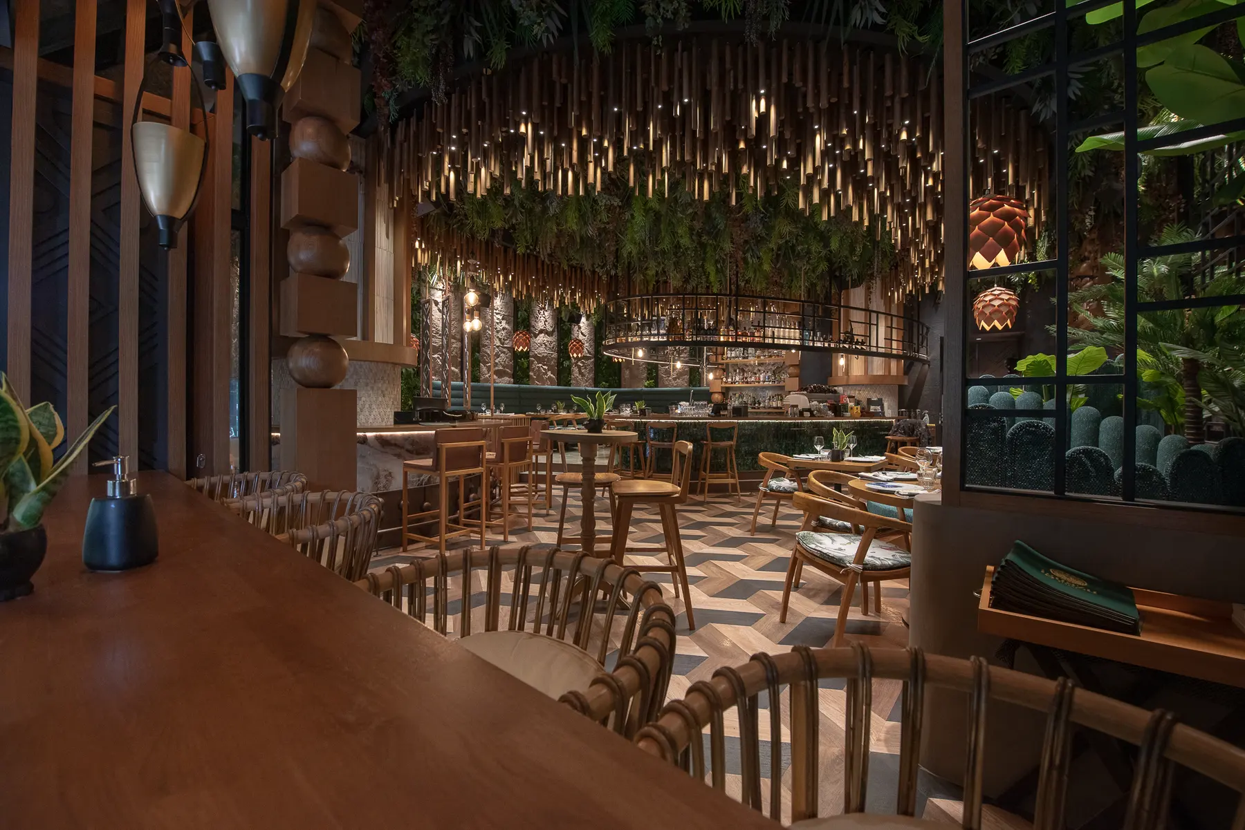 The dining room and bar at Iguazu Athens