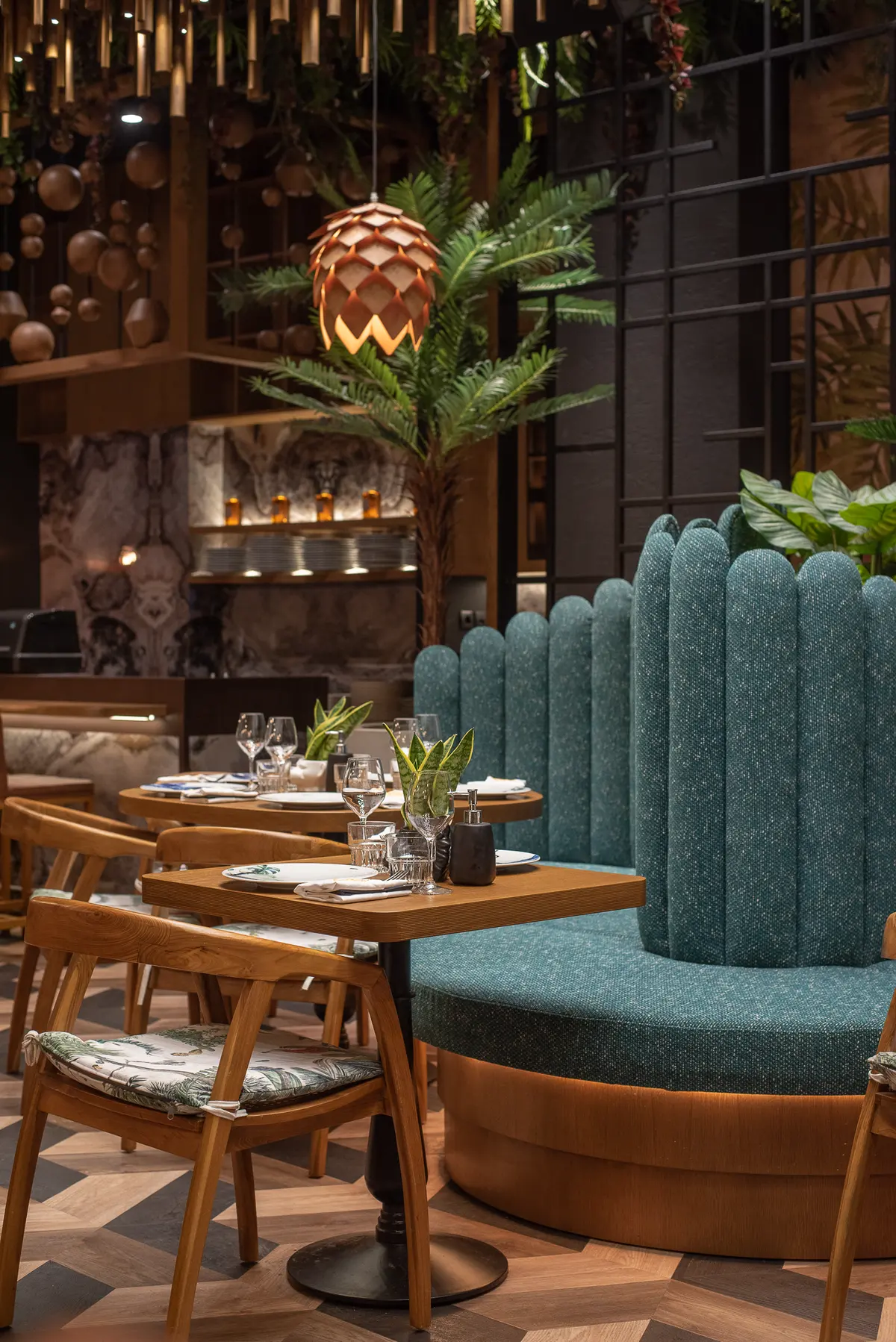 Banquettes and tables at Iguazu Athens, Ilisia